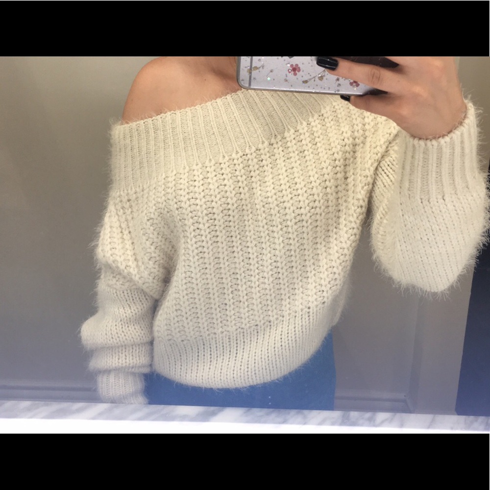 Never been worn! Cropped ivory sweater